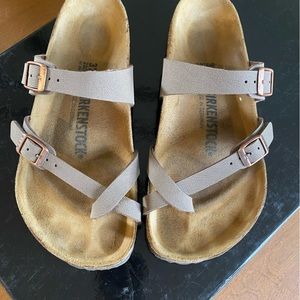 BIRKENSTOCK Mayari 6.5 Beige/Taupe Color. Gently Worn